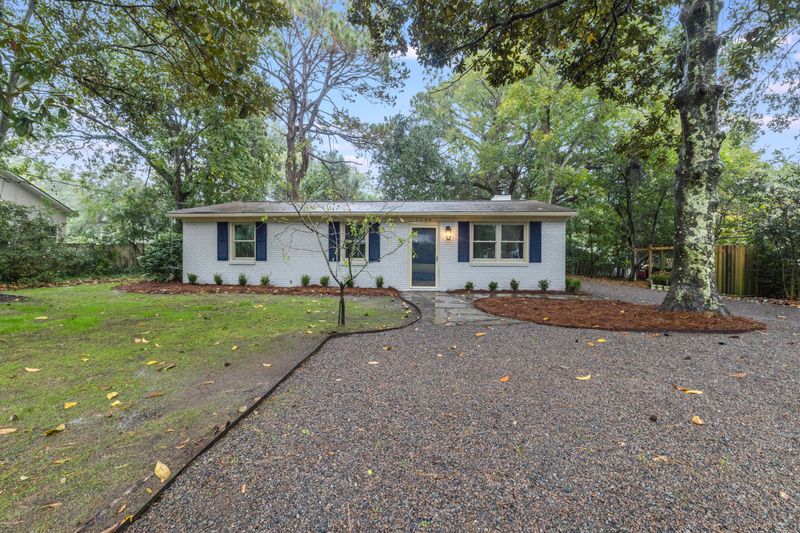 1146 Brigantine Dr, Charleston, SC 29412