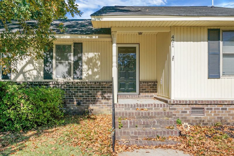 401 Terrier Rd, Goose Creek, SC 29445