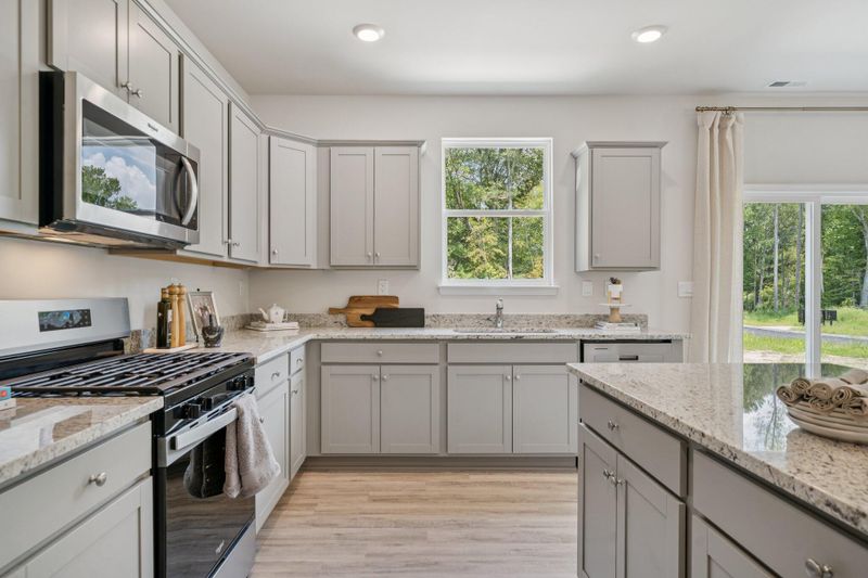 573 Lake Ridge Blvd, Summerville, SC 29486