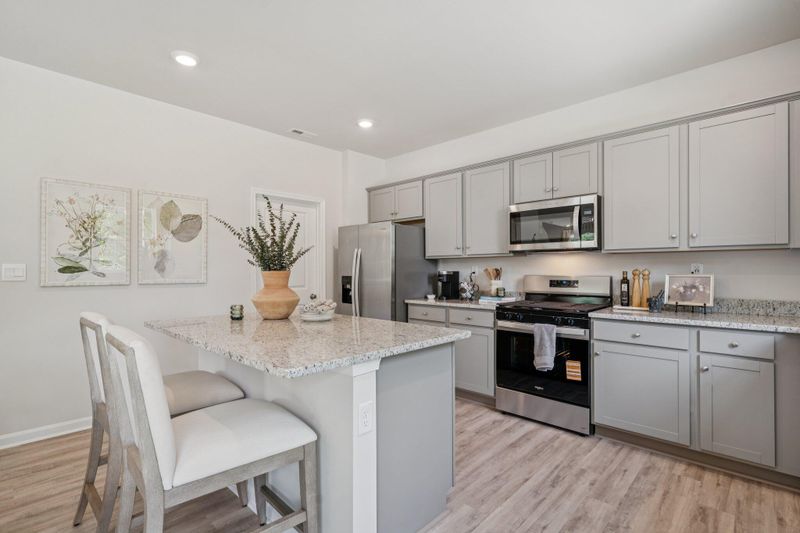 573 Lake Ridge Blvd, Summerville, SC 29486