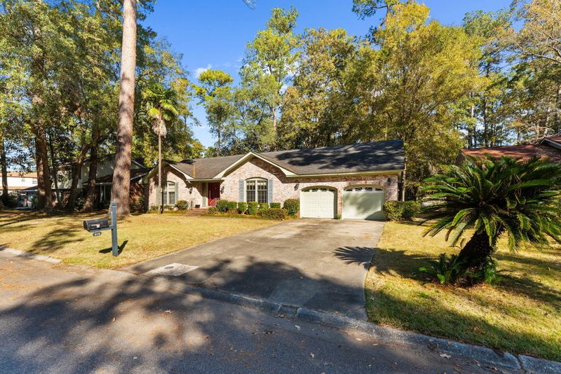 219 Runnymede Ln, Summerville, SC 29485