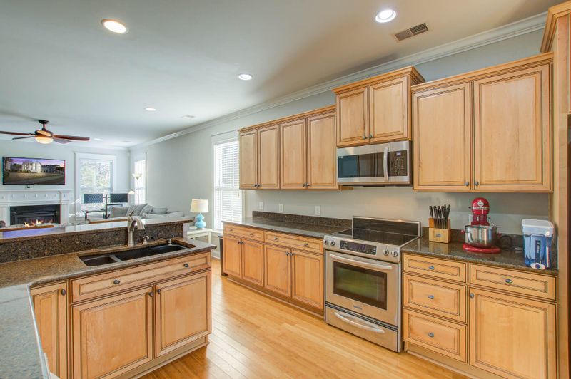214 Clouter Creek Dr, Charleston, SC 29492