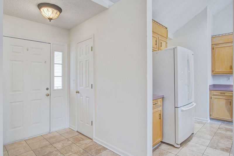 129 Carol Dr, Goose Creek, SC 29445