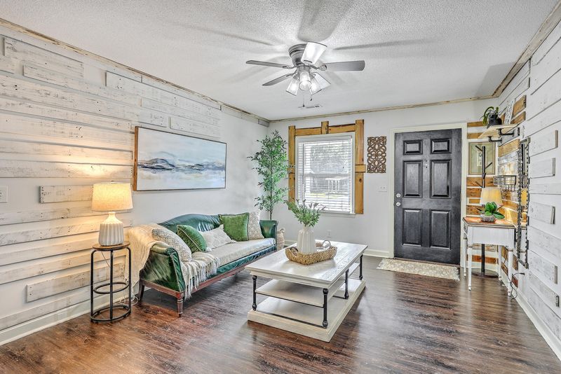 16 Newark Ave, Goose Creek, SC 29445