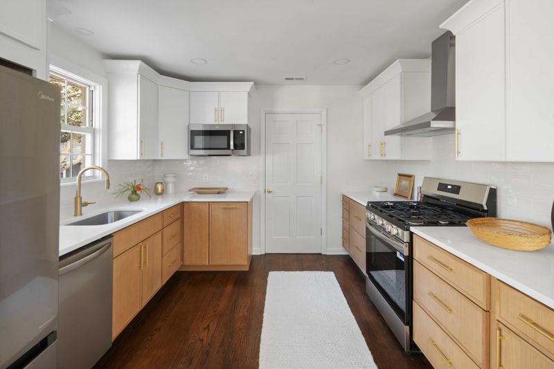 1322 Hampshire Rd, Charleston, SC 29412