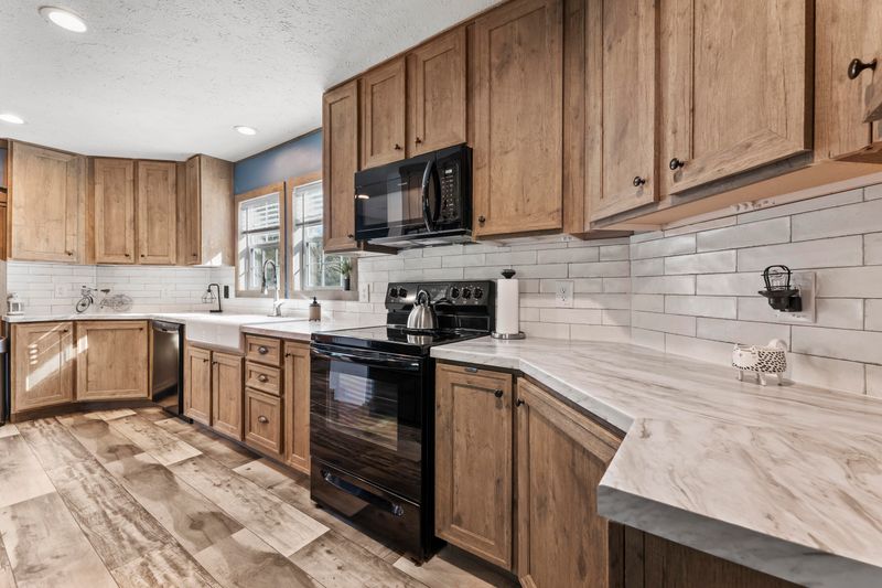 226 Collier Ln, Moncks Corner, SC 29461