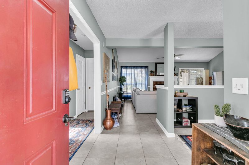 8289 Longridge Rd, North Charleston, SC 29418