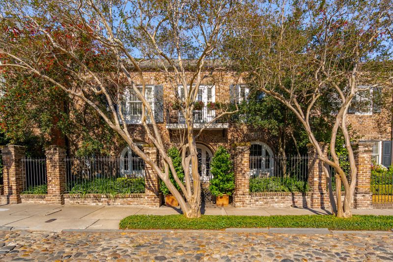 10 S Adgers Wharf, Charleston, SC 29401