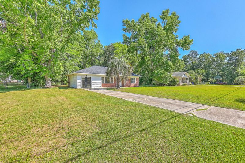 2736 Shadow Ln, North Charleston, SC 29406