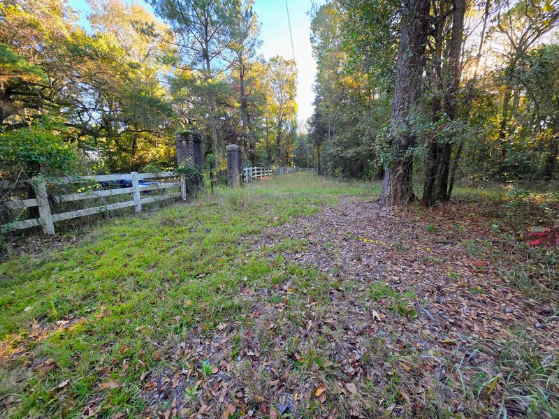 8750 Old Georgetown Rd, Mcclellanville, SC 29458