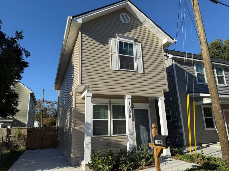1990 Comstock Ave, North Charleston, SC 29405
