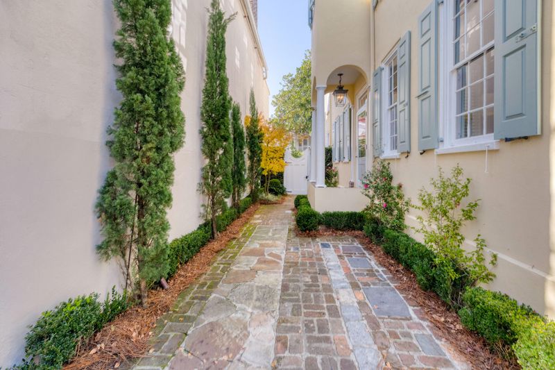 83 King St, Charleston, SC 29401