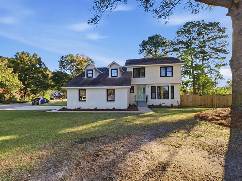 2619 Delhi Rd, North Charleston, SC 29406