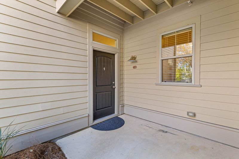 5548 Colonial Chatsworth Cir, North Charleston, SC 29418