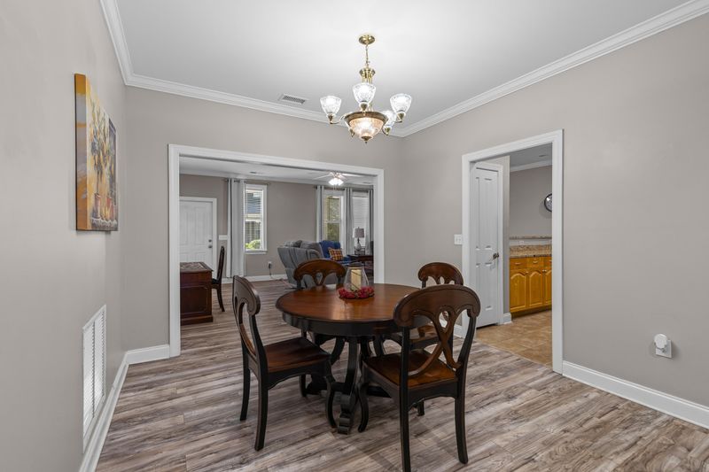 5548 Colonial Chatsworth Cir, North Charleston, SC 29418