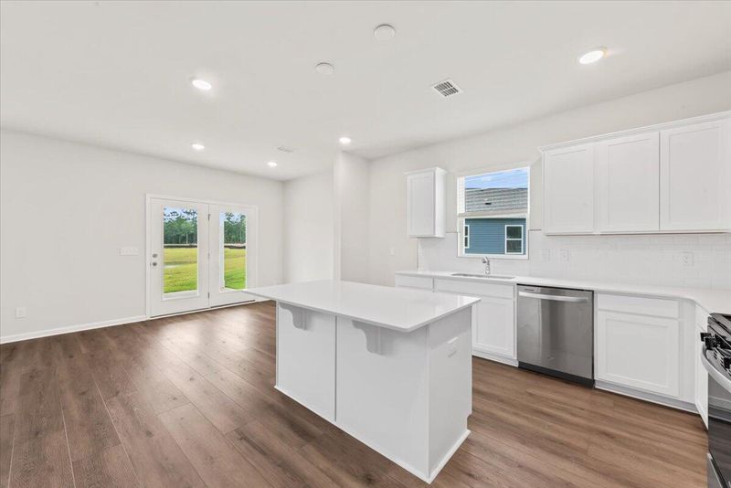 709 Meadowbrook Ln, Summerville, SC 29486