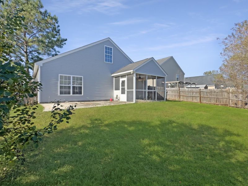 111 Wildberry Ln, Goose Creek, SC 29445