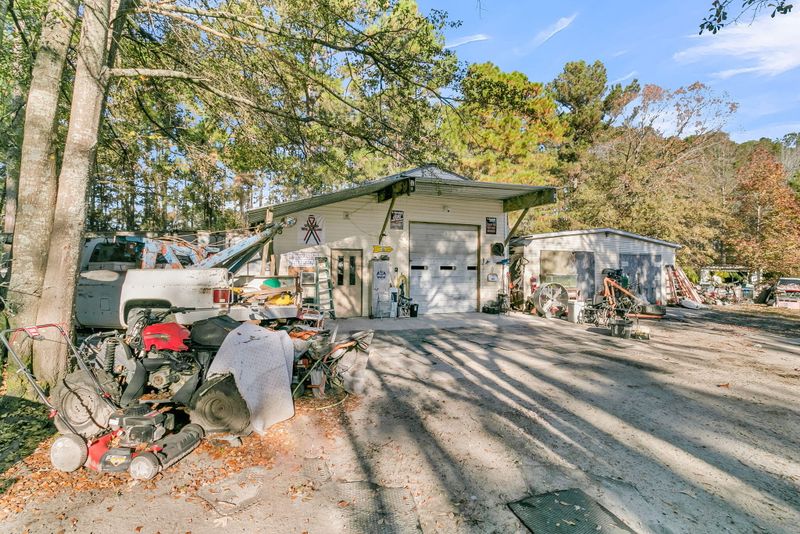 325 Winding Rd, Moncks Corner, SC 29461