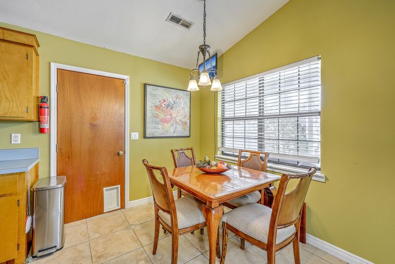 331 E Pandora Dr, Goose Creek, SC 29445