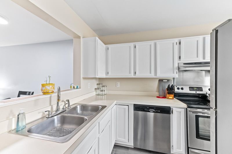 208 Reserve Way, Summerville, SC 29485