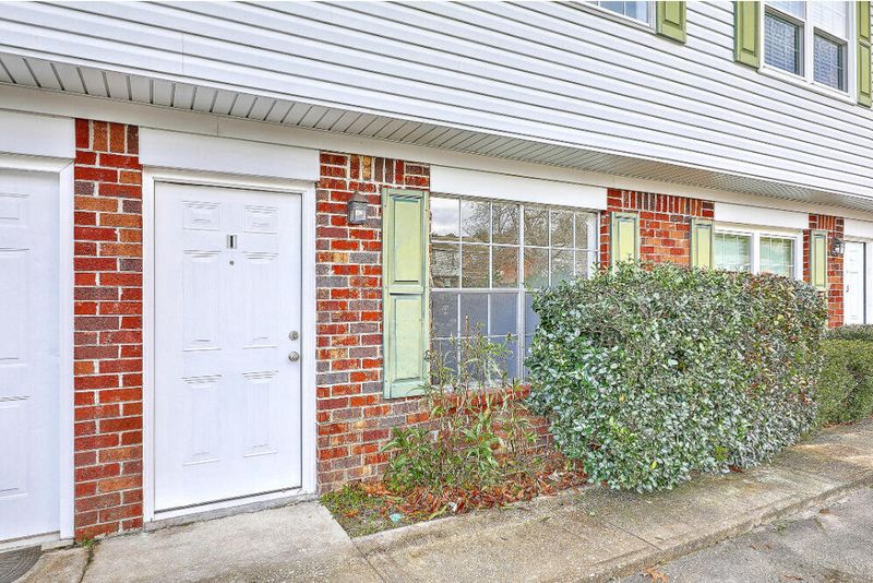 519 Parkdale Dr #I, Charleston, SC 29414