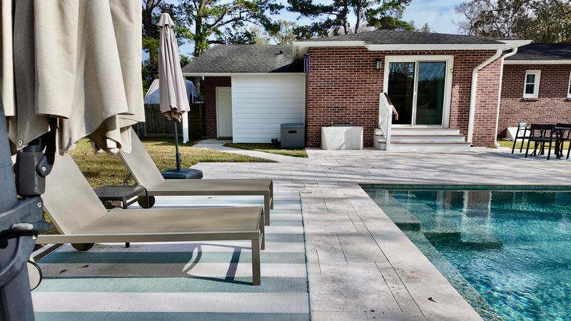 327 Cheraw Dr, Charleston, SC 29412
