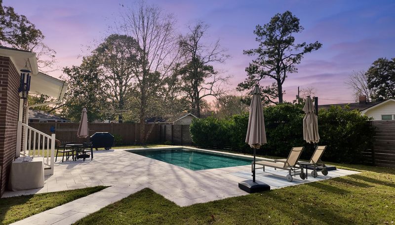 327 Cheraw Dr, Charleston, SC 29412