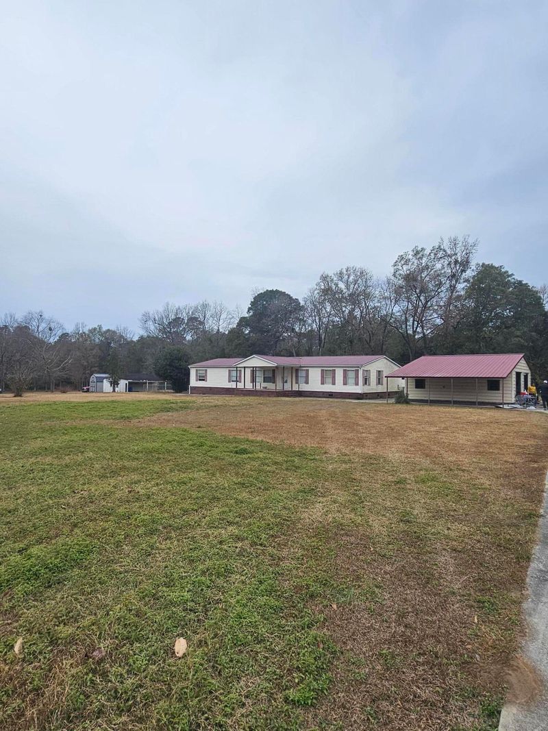 1613 Givhans Rd, Ridgeville, SC 29472