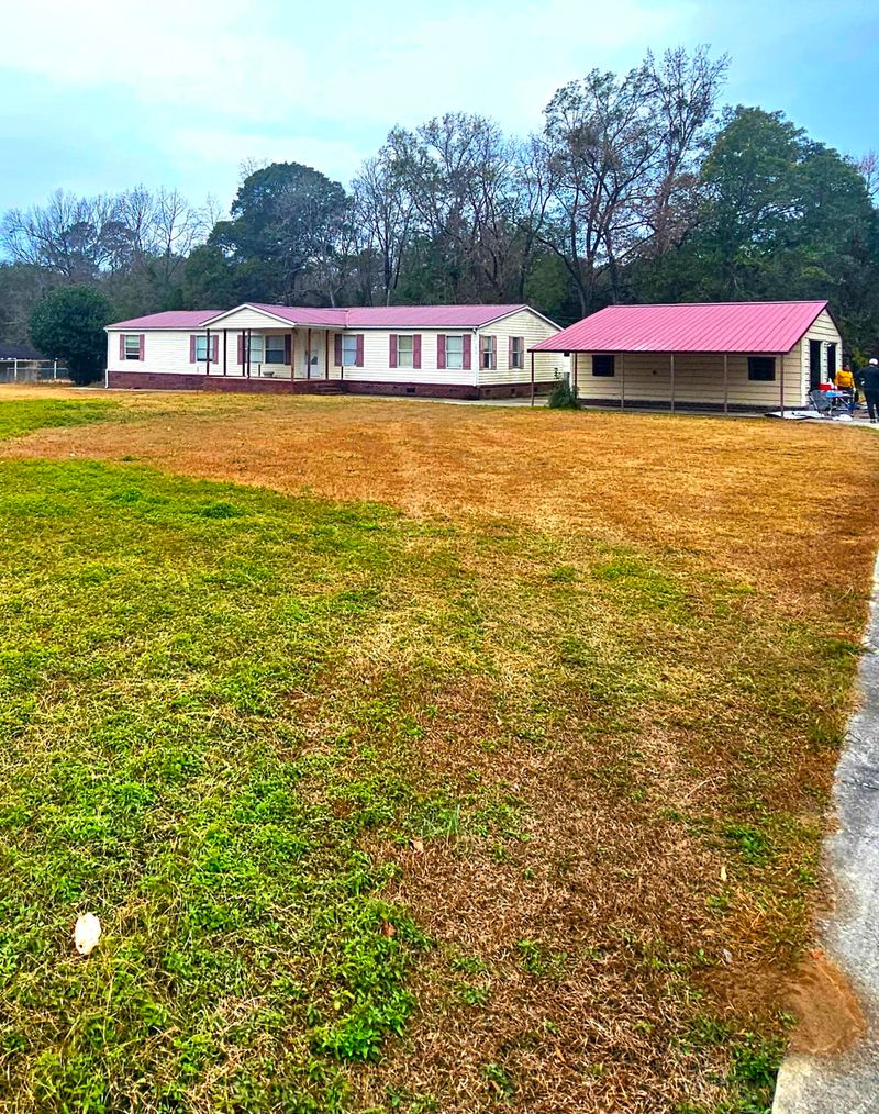 1613 Givhans Rd, Ridgeville, SC 29472
