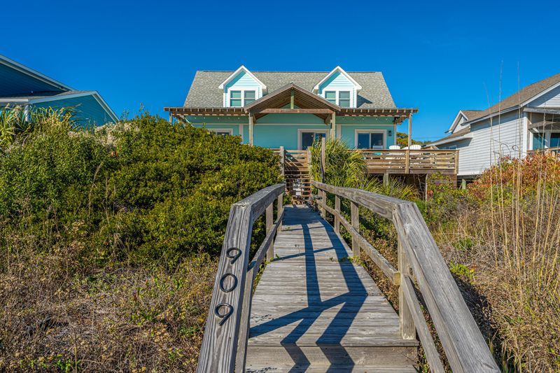 909 E Arctic Ave, Folly Beach, SC 29439