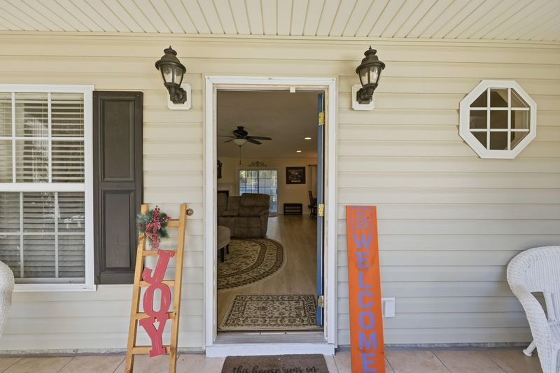 126 Oak Dr, Summerville, SC 29483