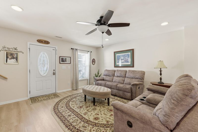 126 Oak Dr, Summerville, SC 29483