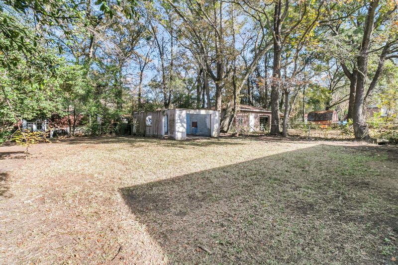 5830 Beverly Dr, Hanahan, SC 29410
