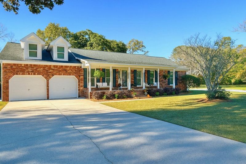 2 Skyeman Dr, Charleston, SC 29414