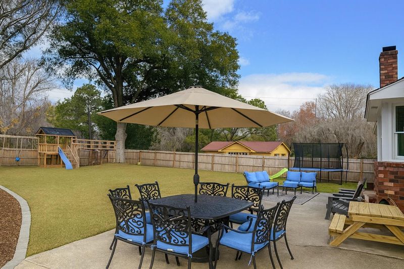 2 Skyeman Dr, Charleston, SC 29414