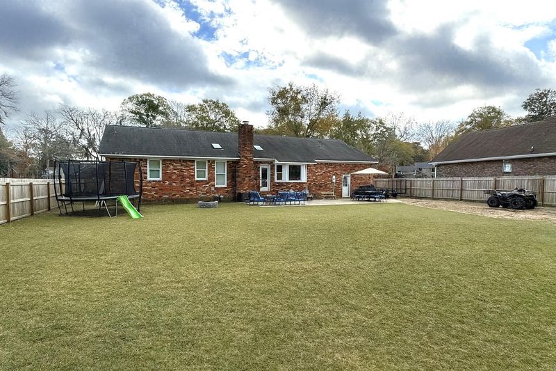 2 Skyeman Dr, Charleston, SC 29414