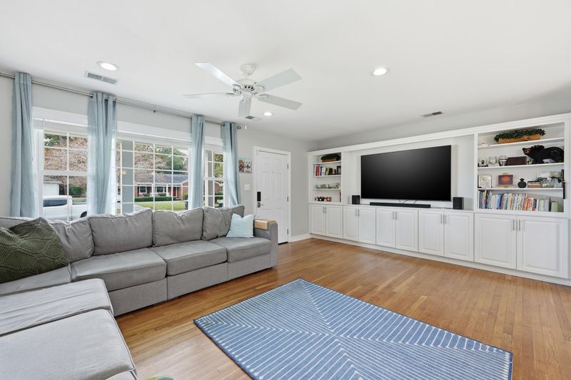 376 Hoff Ave, Charleston, SC 29407