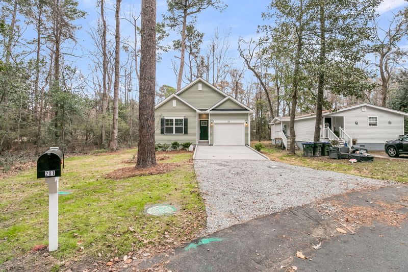 201 Challedon Dr, Summerville, SC 29485