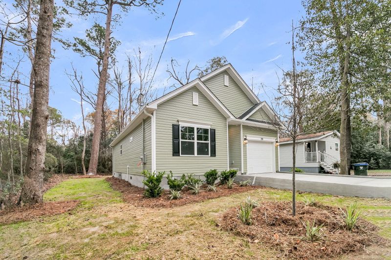 201 Challedon Dr, Summerville, SC 29485