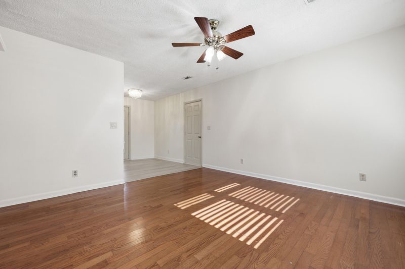 349 Water Oak Dr, Goose Creek, SC 29445