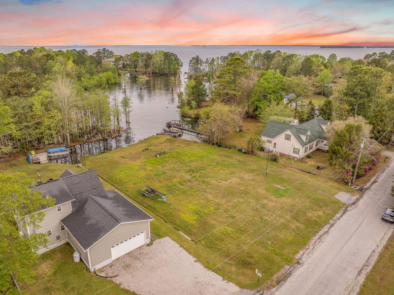 111 Jacks Ln, Bonneau, SC 29431