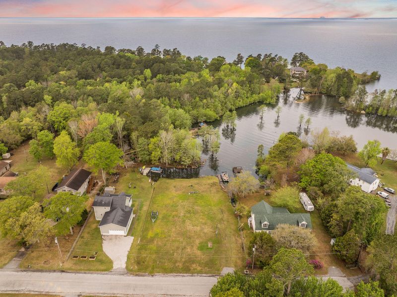 111 Jacks Ln, Bonneau, SC 29431