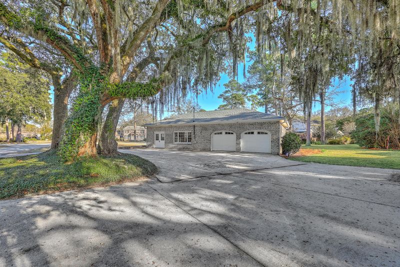 1009 Southgate Dr, Charleston, SC 29407