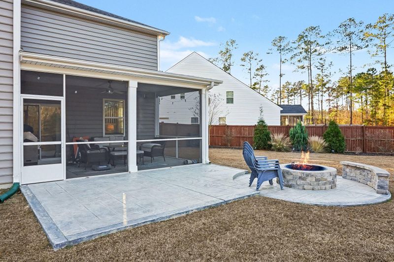 329 Firewheel Ct, Summerville, SC 29486