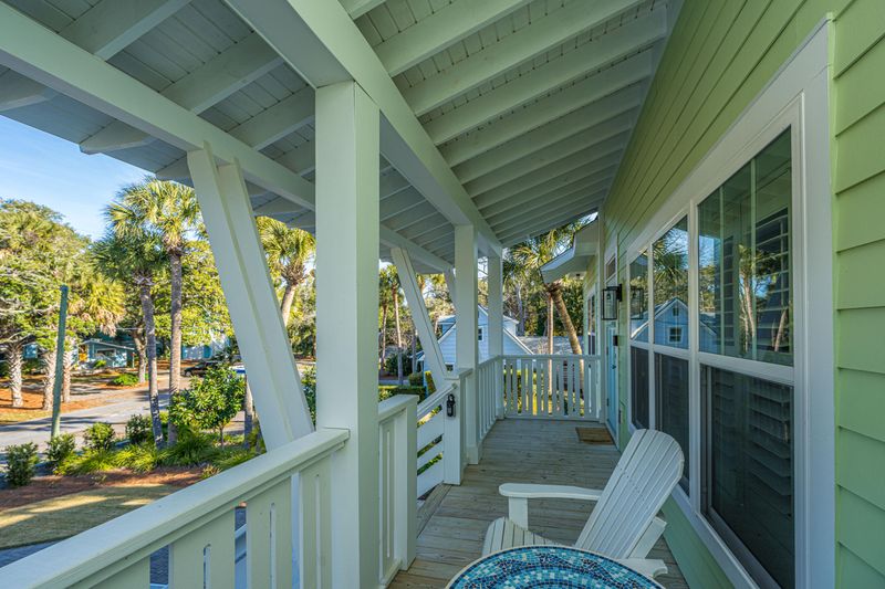 211 W Hudson Ave, Folly Beach, SC 29439