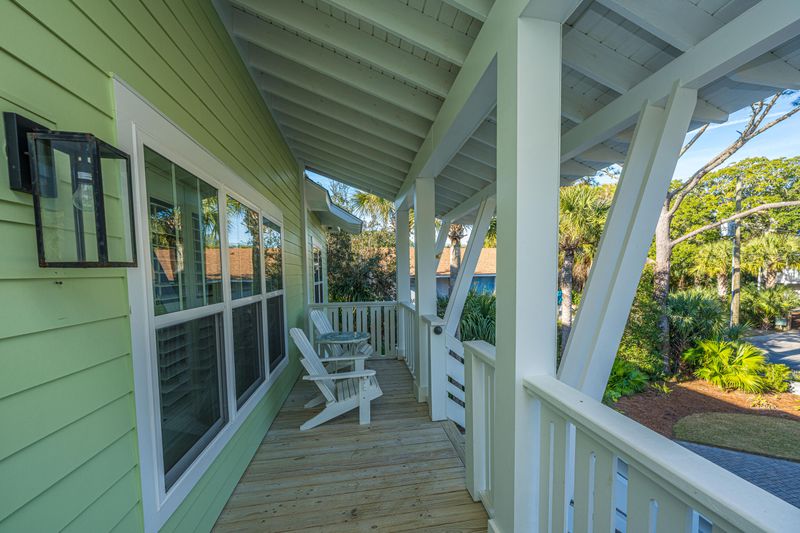 211 W Hudson Ave, Folly Beach, SC 29439