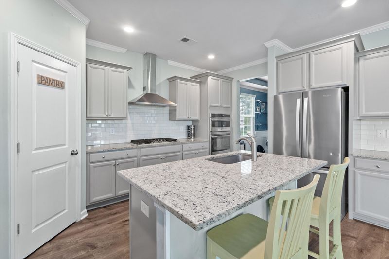 721 Redbud Ln, Summerville, SC 29486