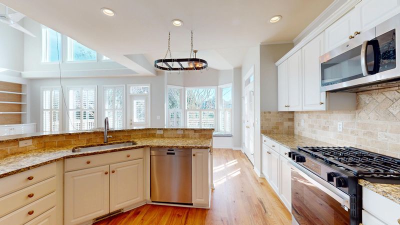 319 Oak Point Landing Dr, Mount Pleasant, SC 29464