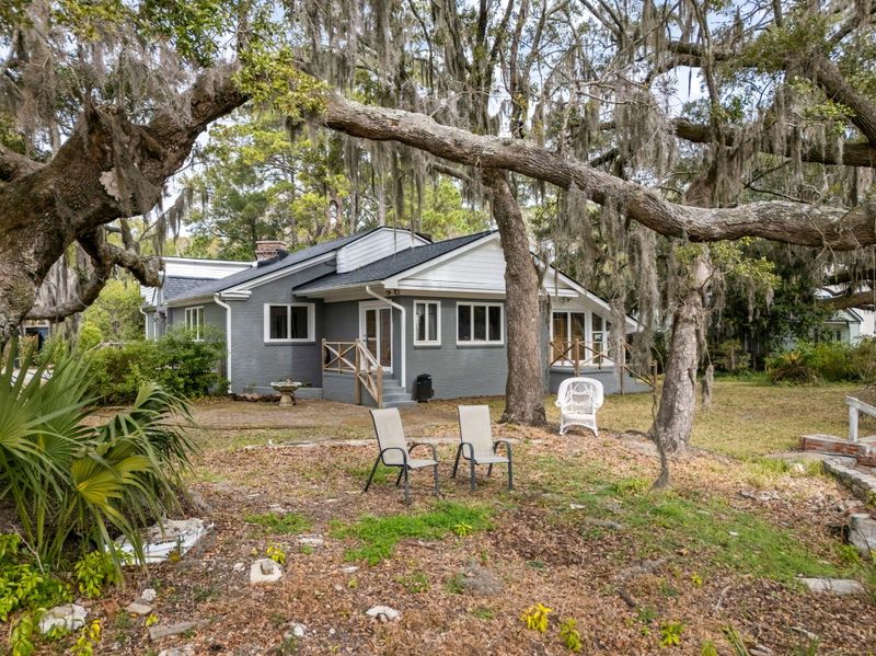 1363 S Edgewater Dr, Charleston, SC 29407