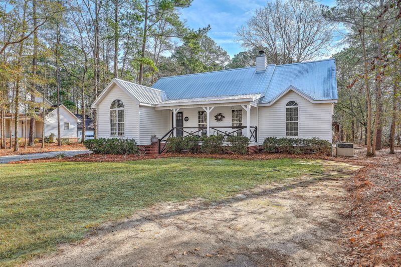 639 Lannie Ln, Moncks Corner, SC 29461